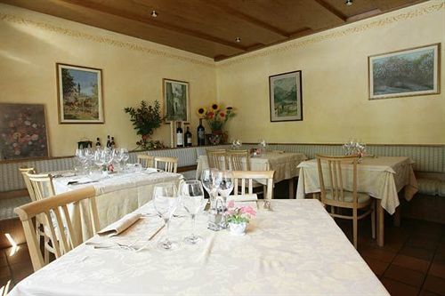Crimea Wine Hotel Chiavenna Zewnętrze zdjęcie