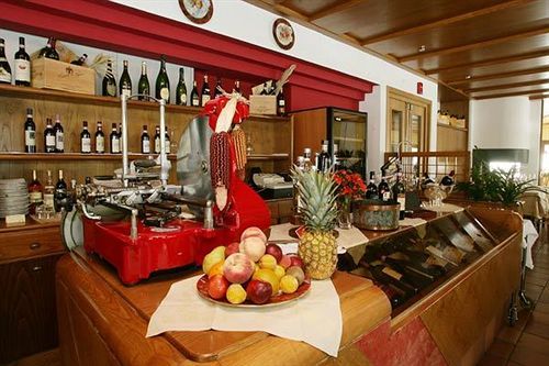 Crimea Wine Hotel Chiavenna Zewnętrze zdjęcie